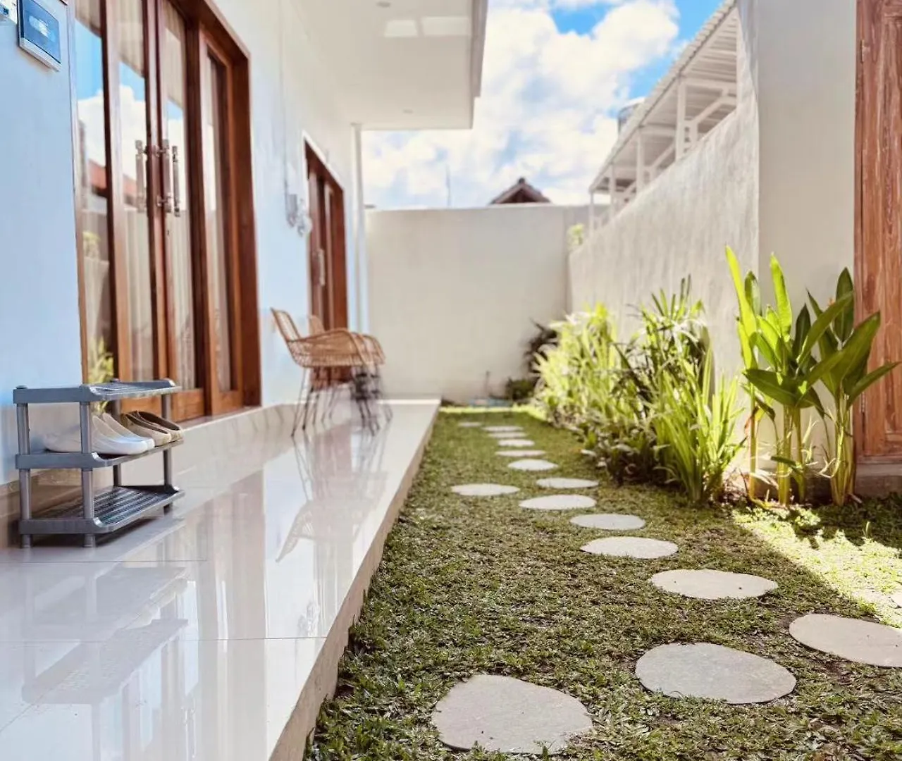Y&J Aparthotel Seminyak  Seminyak (Bali)